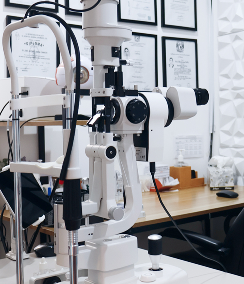 Cirugía oftalmológica en quirófano