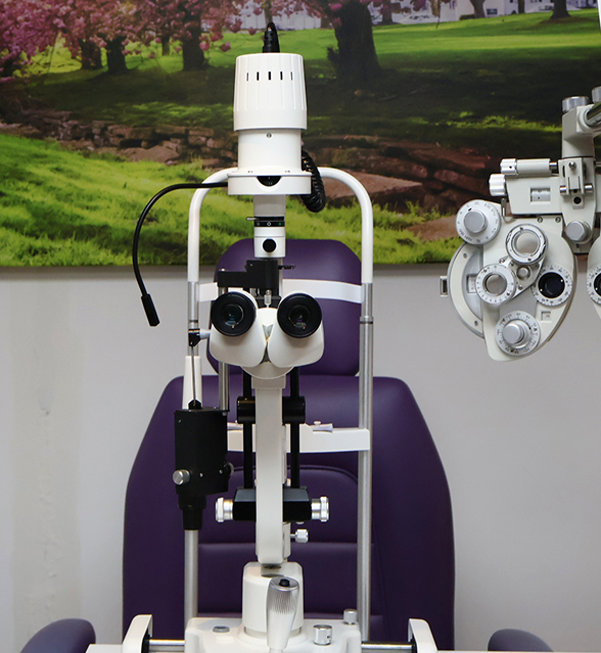 Cirugía oftalmológica en quirófano