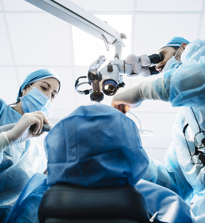 Cirugía oftalmológica en quirófano
