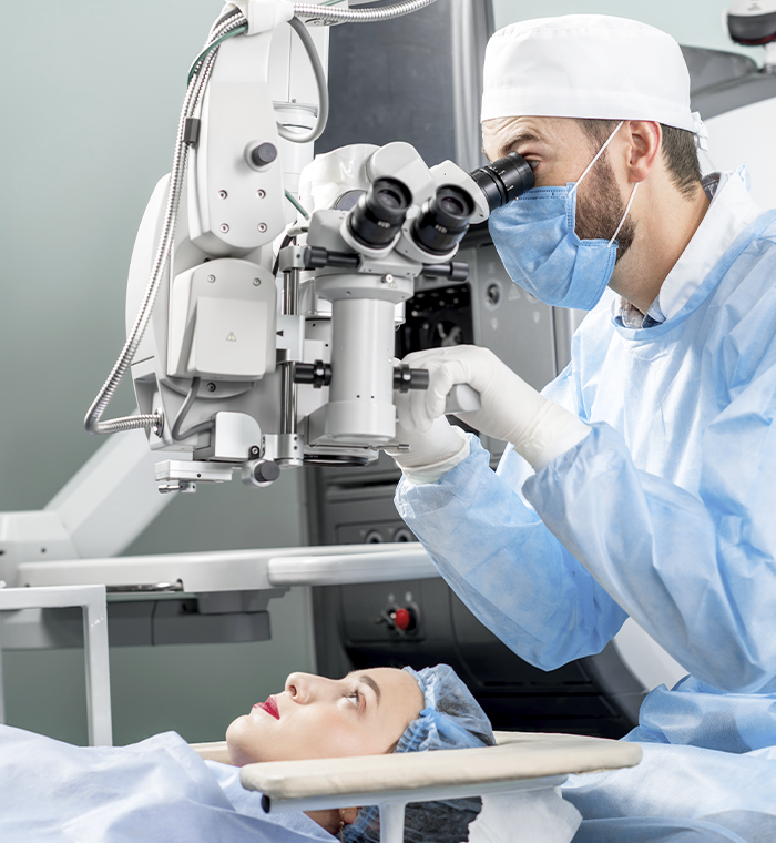 Cirugía oftalmológica en quirófano