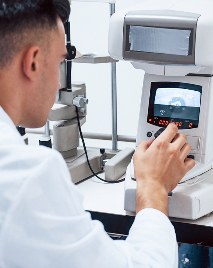 Cirugía oftalmológica en quirófano